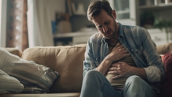 Estos son los síntomas de un posible cáncer de estómago que suelen confundirse con gastritis: las señales de alerta que advierten los médicos