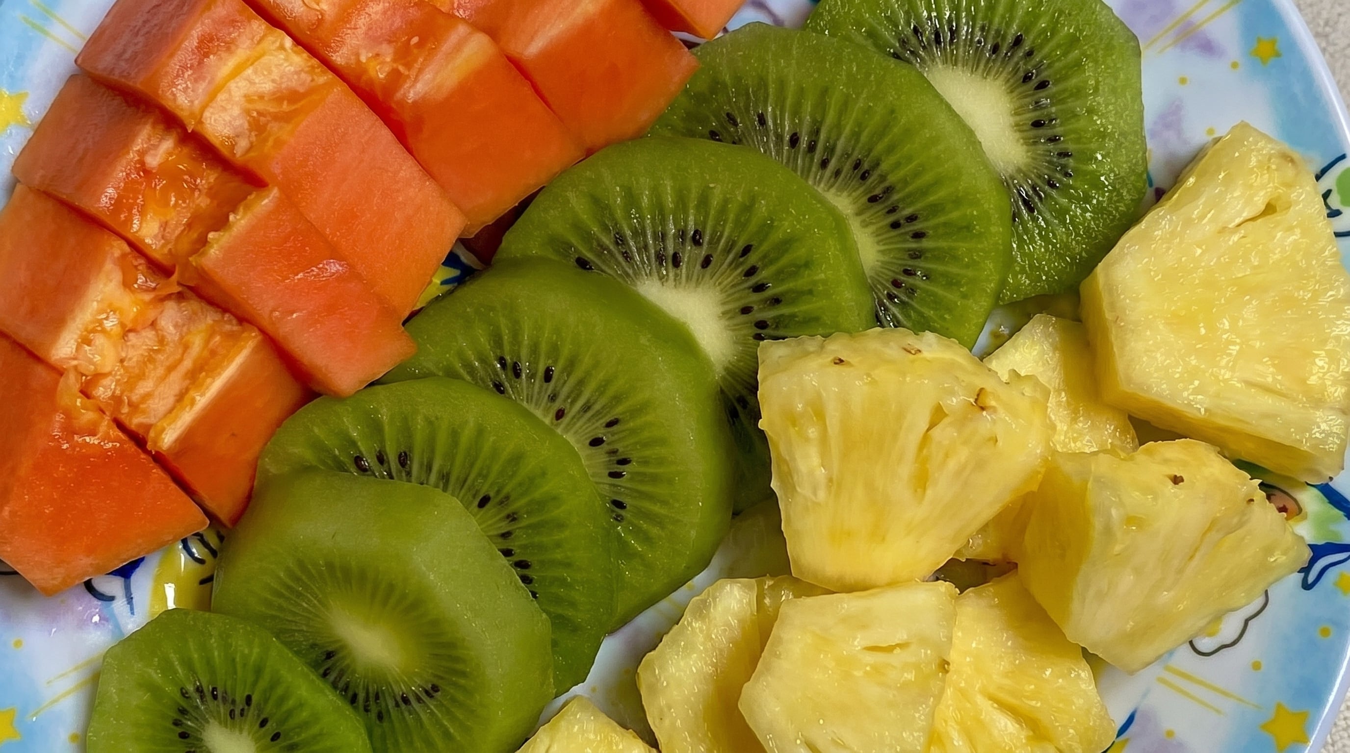 El consumo de frutas ricas en enzimas naturales mejora la digestión tras comidas copiosas. (Imagen Ilustrativa Infobae)