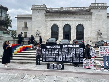 Peruanos en Estados Unidos protestan