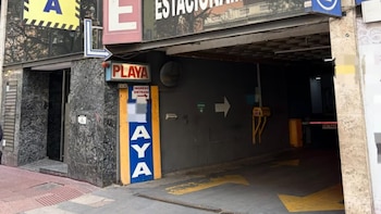Le exigieron plata a un playero de 74 años en Córdoba y tras negarse, lo golpearon con una baldosa