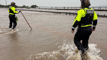 Texas se ve azotada por fuertes lluvias mientras crece el riesgo de inundaciones repentinas