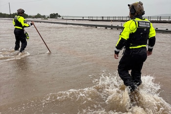 Las lluvias torrenciales provocaron inundaciones repentinas en el sur de Texas desde el 14 de julio de 2026 y dejaron bajo alerta a decenas de condados. (Departamento de Parques y Vida Silvestre de Texas vía AP)