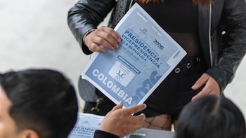 Colombia llega este domingo a la segunda vuelta de sus elecciones más polarizadas de su historia reciente
