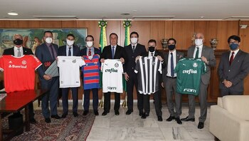Bolsonaro recibió a presidentes de ocho clubes tras la firma de un acuerdo de transmisión