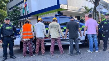 Vestidos como funcionarios de EPM,