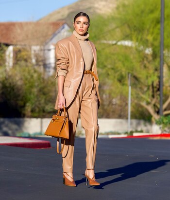 Día de trabajo. Olivia Culpo