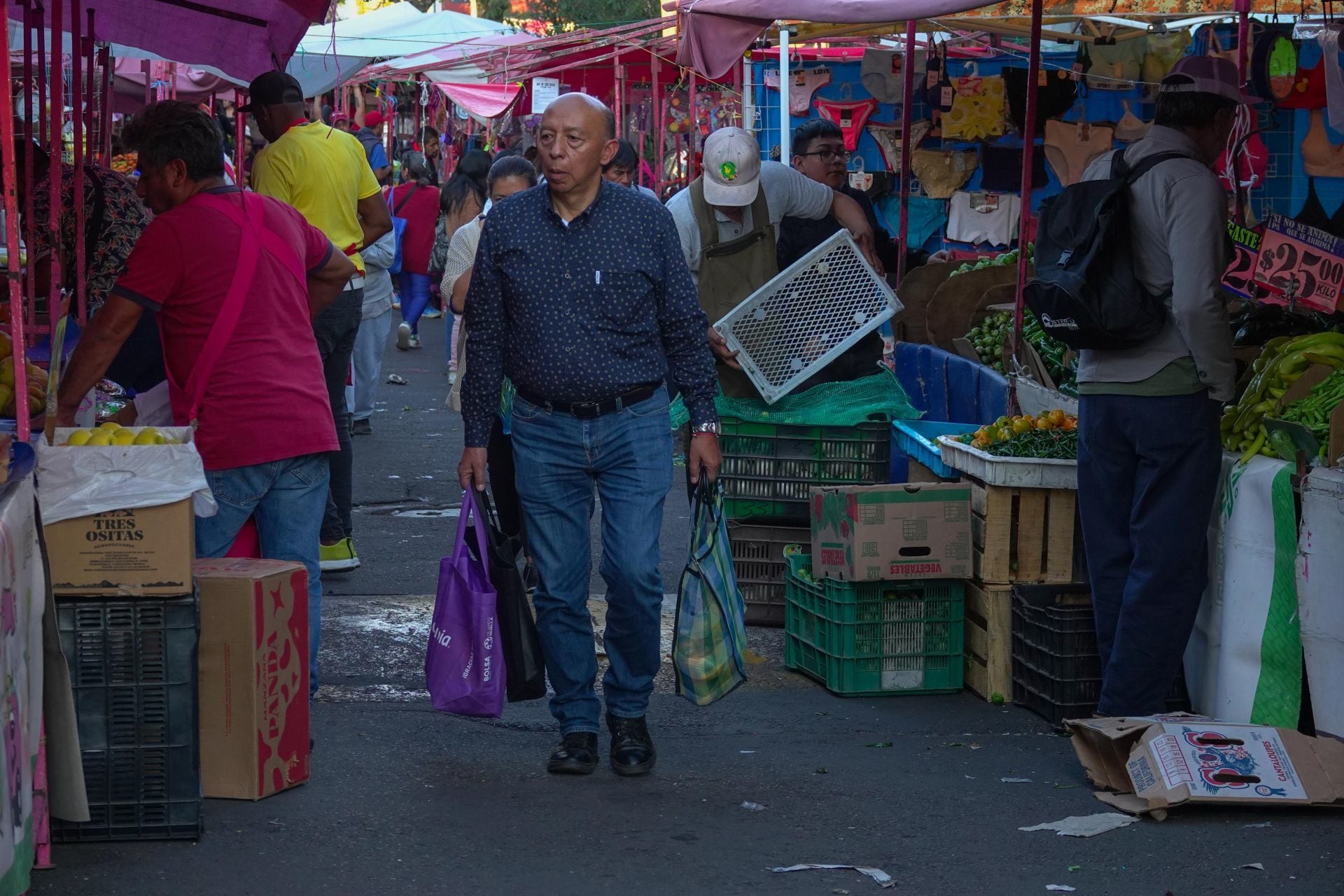El valor de la canasta alimentaria rural alcanzó 1,854.63 pesos y la urbana 2,462.71 pesos en noviembre de 2025. Cuartoscuro