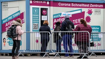 People wait for Coronavirus antigen