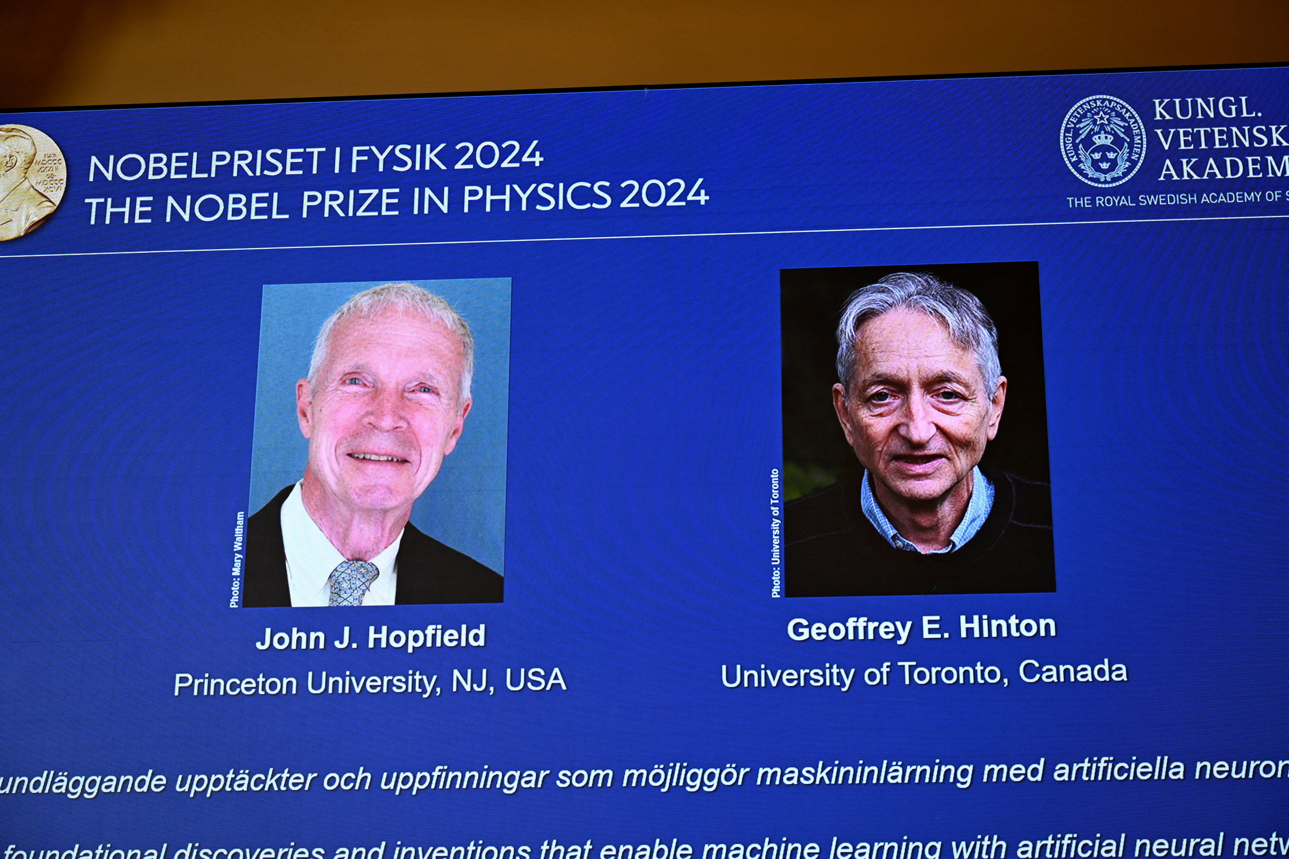  John J. Hopfield y Geoffrey E. Hinton son claves para que la IA puede funcionar sin necesidad de programación constante. (News Agency/Christine Olsson via REUTERS)