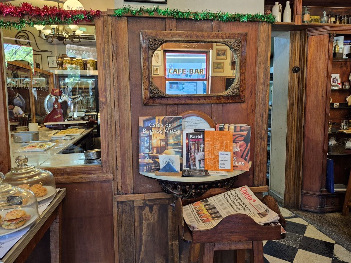 Carolina y Metodio donaron la esquina a sus hijos, quienes continuaron escribiendo la historia familiar