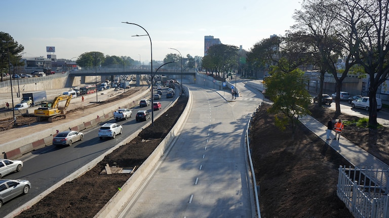 Habilitaron la colectora sur en la autopista Dellepiane y avanza la renovación Habilitaron la colectora sur en la autopista Dellepiane y avanza la renovación