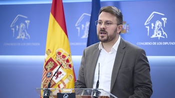 Diputado de Sumar dice que su confianza en el PSOE está "bajo mínimos", insta a Sánchez a comparecer y dejarse de bromas
