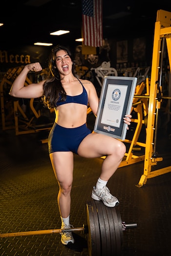 Levantó casi 290 kilos con la cadera y rompió un récord Guinness femenino