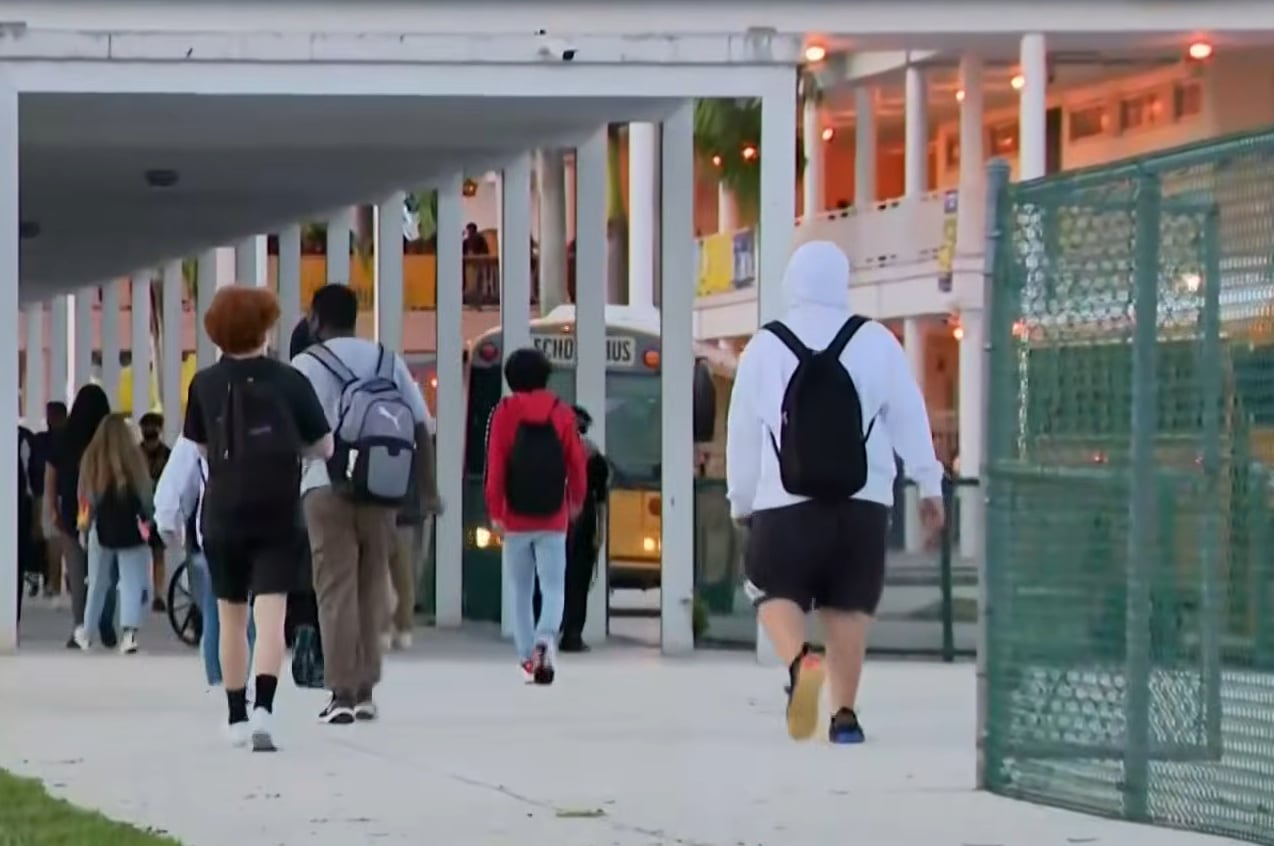 Más del 60% de las escuelas de Broward y Miami-Dade obtuvieron una “A” y ninguna institución recibió una “D” o una “F” (CBS News)
