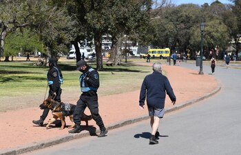 El barbijo continúa siendo un