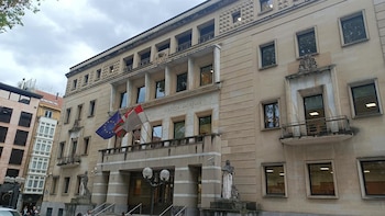 Ratificada la condena de tres años de cárcel a un abogado por apropiarse de 38.000 euros de sus clientes