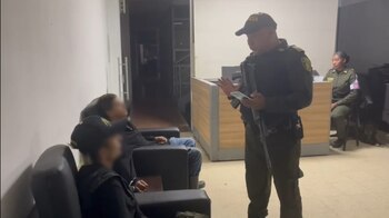 Los detenidos y el material