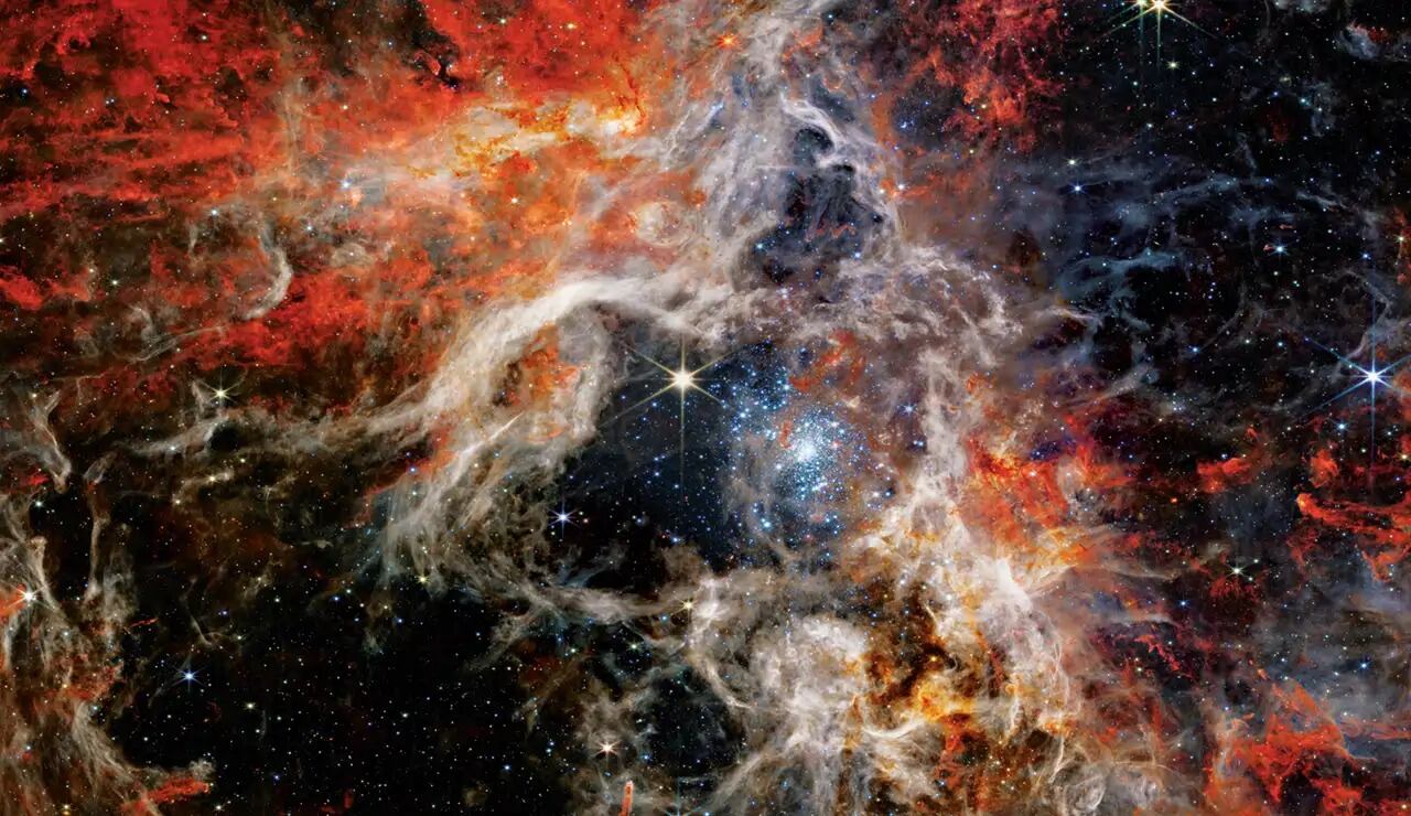 El telescopio James Webb detectó la galaxia Y1, cuya luz viajó más de 13.000 millones de años hasta la Tierra (NASA, ESA, CSA, STSCI, WEBB ERO Production Team)