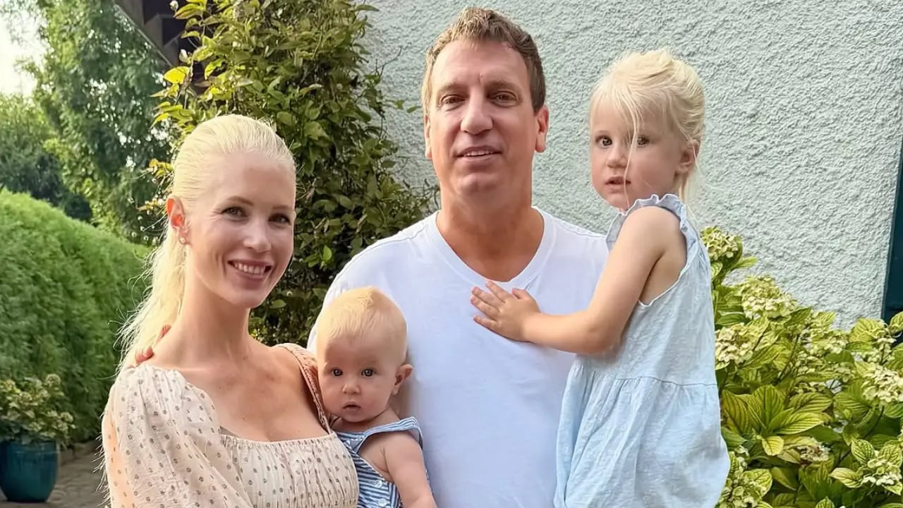 Maxi López junto a su actual esposa, la modelo Daniela Christiansson y sus dos hijos: Elle y Lando