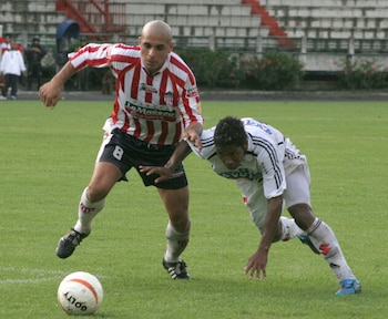 El debut de Omar Pérez con Junior llegó en la sexta fecha y su aporte fue clave en el título del Torneo Finalización 2004 - crédito Colprensa