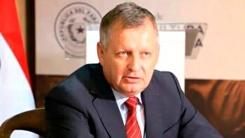 El ministro de Agricultura y