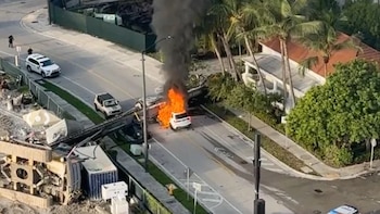 Desplome de una grúa deja cuatro heridos en el centro financiero de Miami
