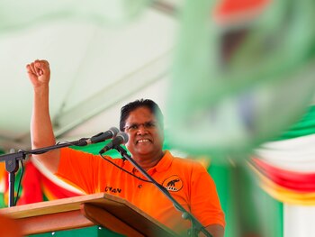 En la imagen, Chandrikapersad Santokhi,