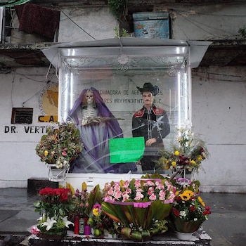 En el altar, la Muerte