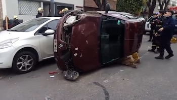 Choque y vuelco en Nueva Pompeya en una mañana con varios incidentes viales en la Ciudad