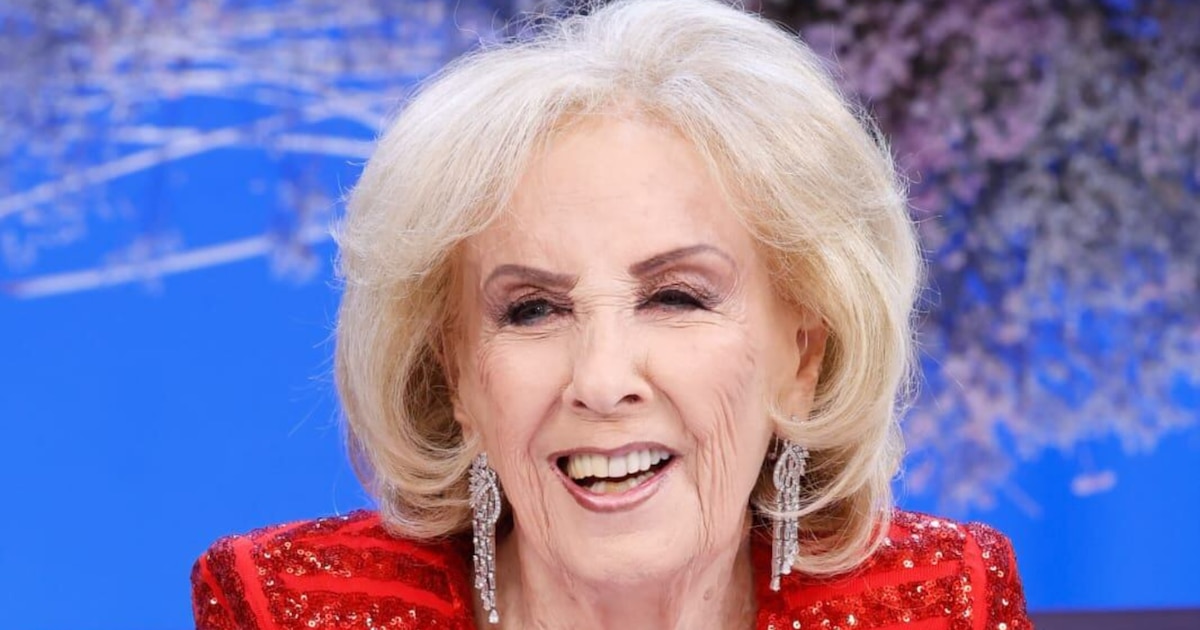 Mirtha Legrand cautivó con un sofisticado look aguamarina en el regreso de su programa a El Trece