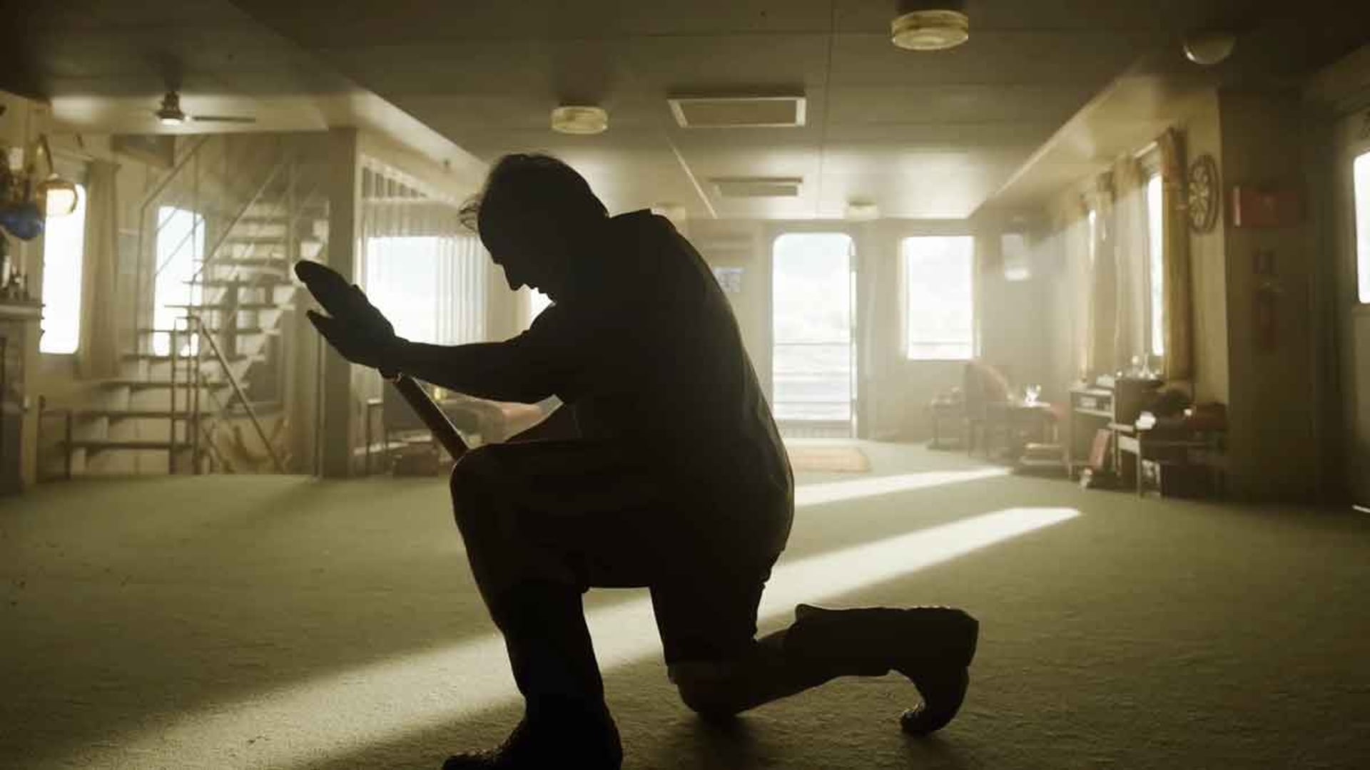 El actor interpreta a Digger Rockwell, un magnate del petróleo presentado como “el hombre más poderoso del mundo” (Warner Bros.)