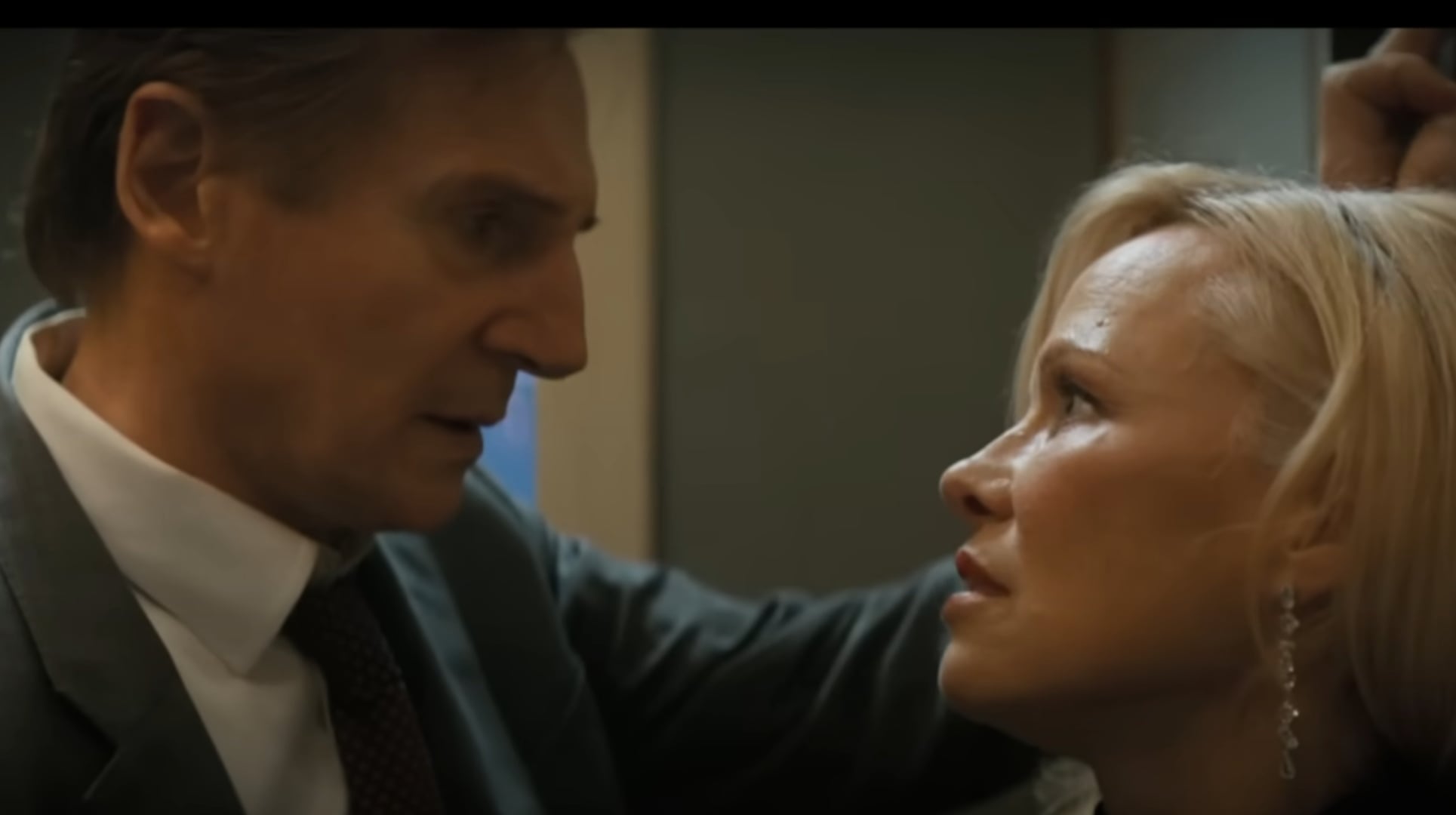 La relación surgió tras meses de complicidad durante las filmaciones de The Naked Gun. (Foto: Paramount Pictures)