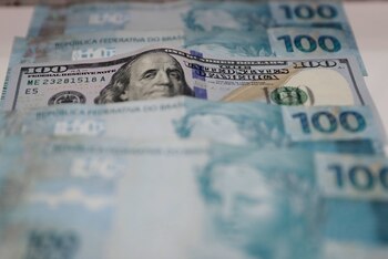 Vista de billetes de dólar