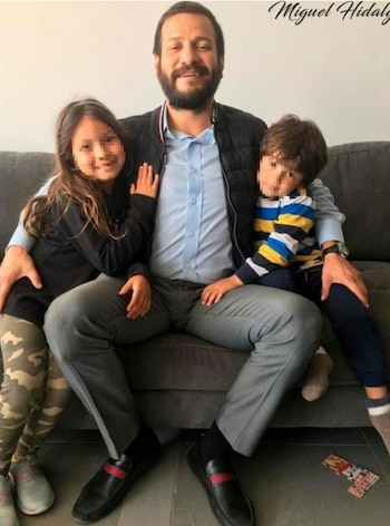 Miguel Hidalgo junto a sus dos hijos. (Foto: Instagram)