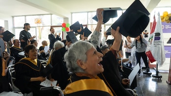 Adultos mayores del Hogar Canevaro