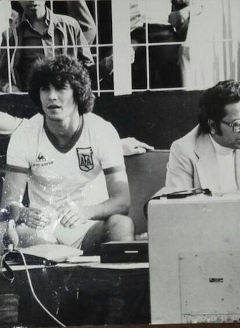 Hugo Issa con la camiseta