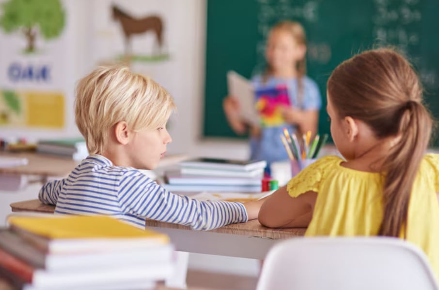 El retorno a métodos basados en la fonética redefine la enseñanza y promueve avances en el aprendizaje de la lectura (Freepik)