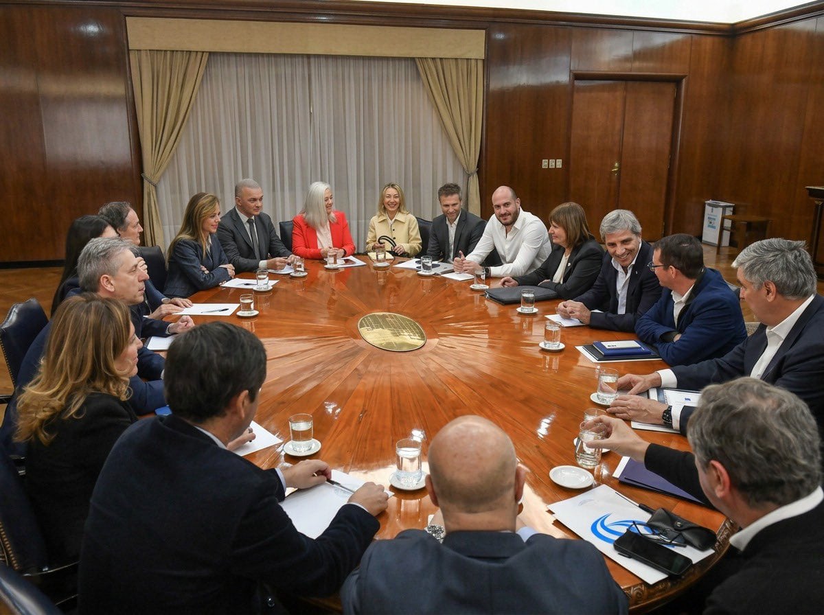 Bullrich, Toto Caputo y los senadores de las provincias aliadas