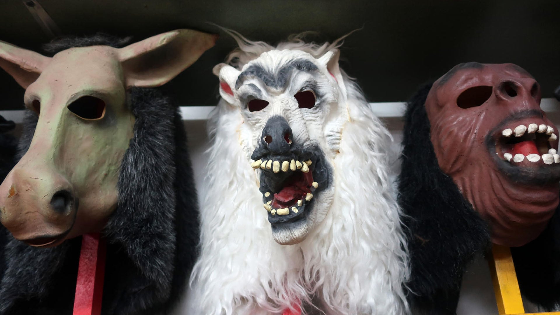Varias máscaras en el Palacio de la Careta, en Quito (Ecuador)