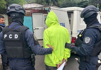Entre los detenidos figuran varias personas con antecedentes por venta y transporte de drogas, robos, agresiones y otros delitos, además de un menor de edad. Crédito: MSP