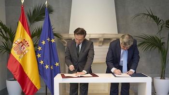 Exteriores y La Caixa impulsan