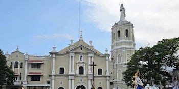 Malolos destaca como cuna de la independencia filipina y sede de la Constitución de 1898, piedra angular en la historia nacional (Wikipedia)