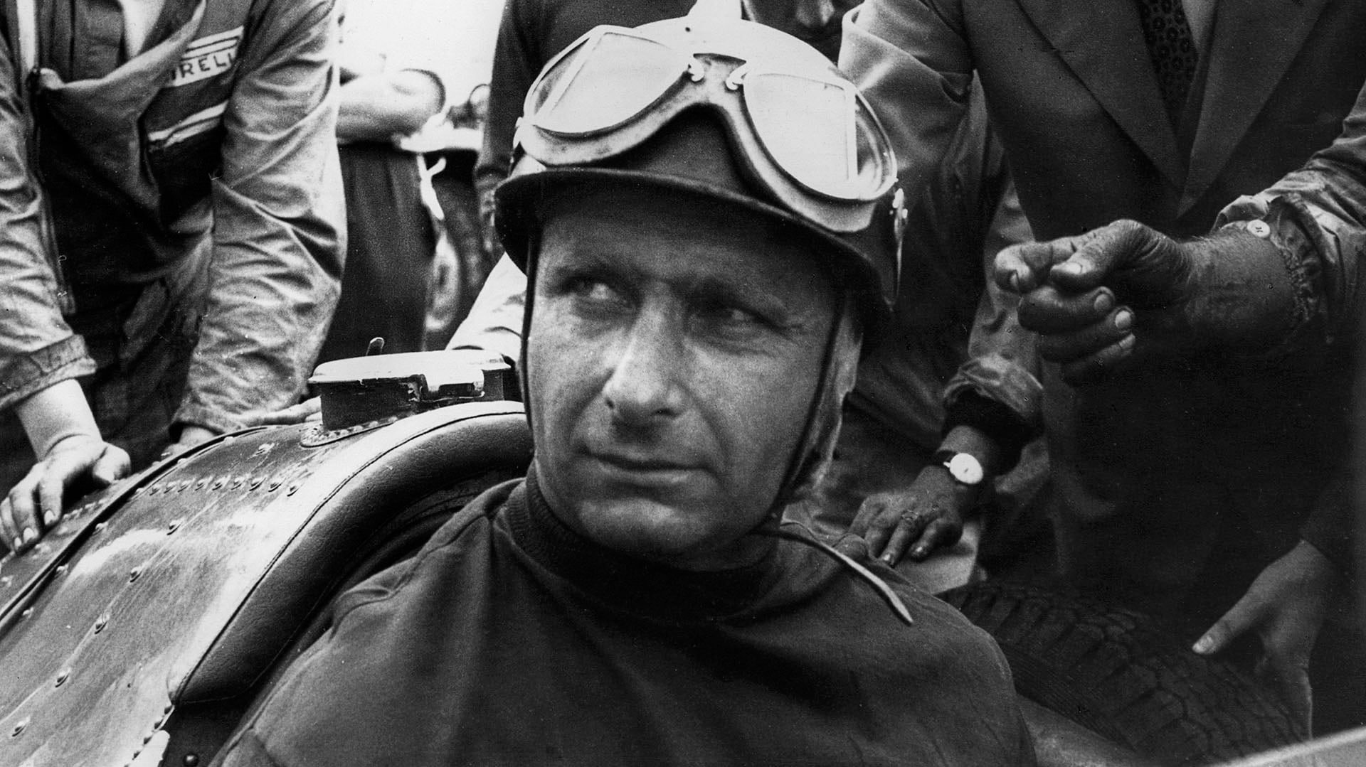 Juan Manuel Fangio fue elegido como el mejor piloto de la historia de la Fórmula 1 (Photo by Bernard Cahier/Getty Images)