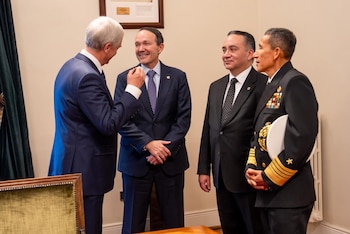 Chile. El Salvador. José Antonio Kast, Gustavo Villatoro