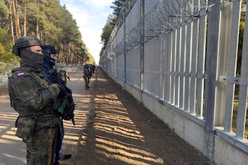 Las Fuerzas Armadas de Polonia denunciaron la intrusión de globos desde Bielorrusia por tercera noche consecutiva (AP/ARCHIVO)