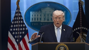 Trump anuncia una desclasificación de inteligencia "crítica" que probaría injerencia electoral de China en EEUU