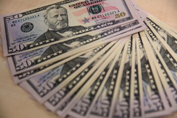 Así cerró el dólar en