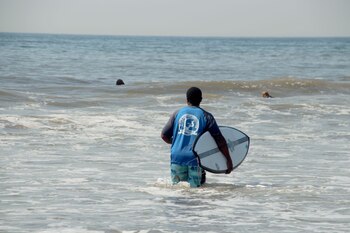 Lou Harris, que da clases