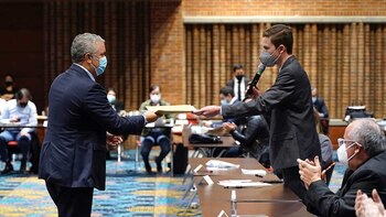 Presidente firma decreto para financiar