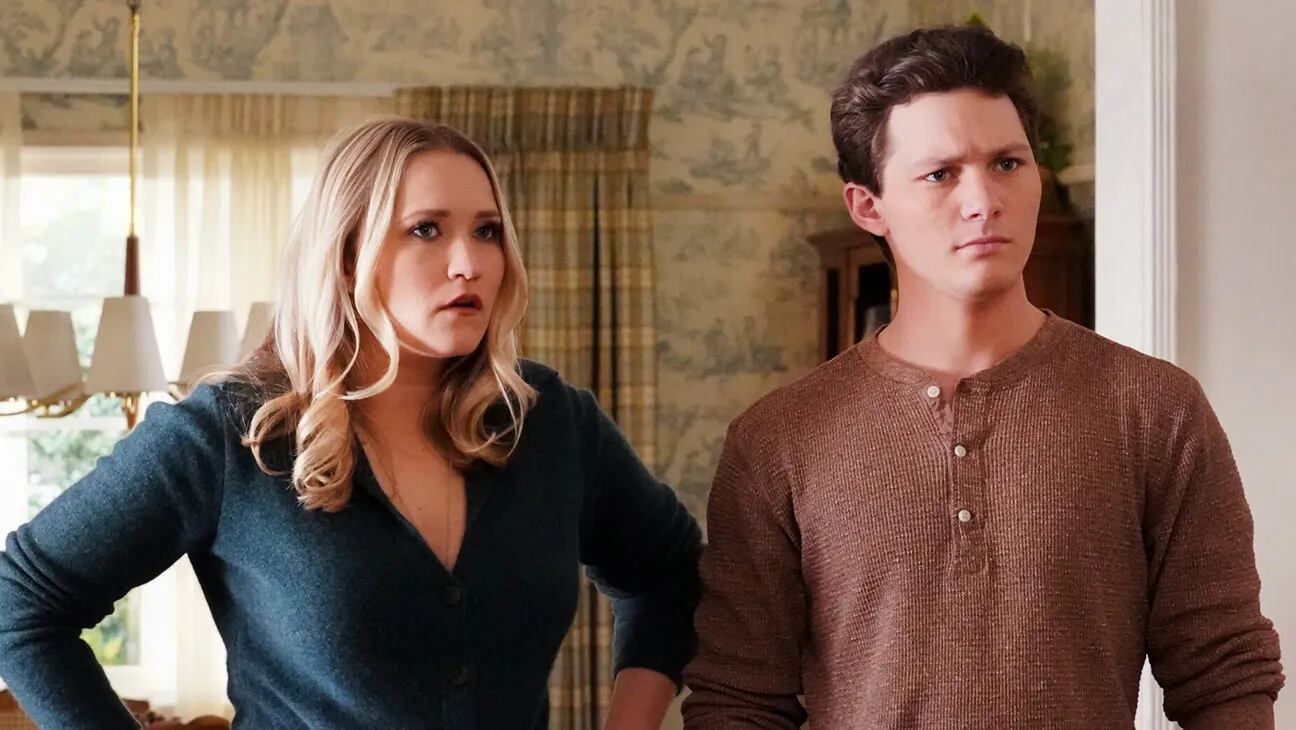 Emily Osment y Montana Jordan en